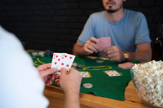 Poker Tournaments vs. Cash Games: Choosing Your Format